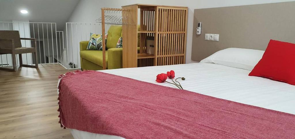 Posteľ alebo postele v izbe v ubytovaní Apartamentos Antares 3