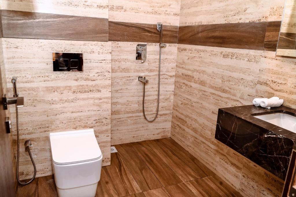 Koupelna v ubytování ECONEST HOTEL