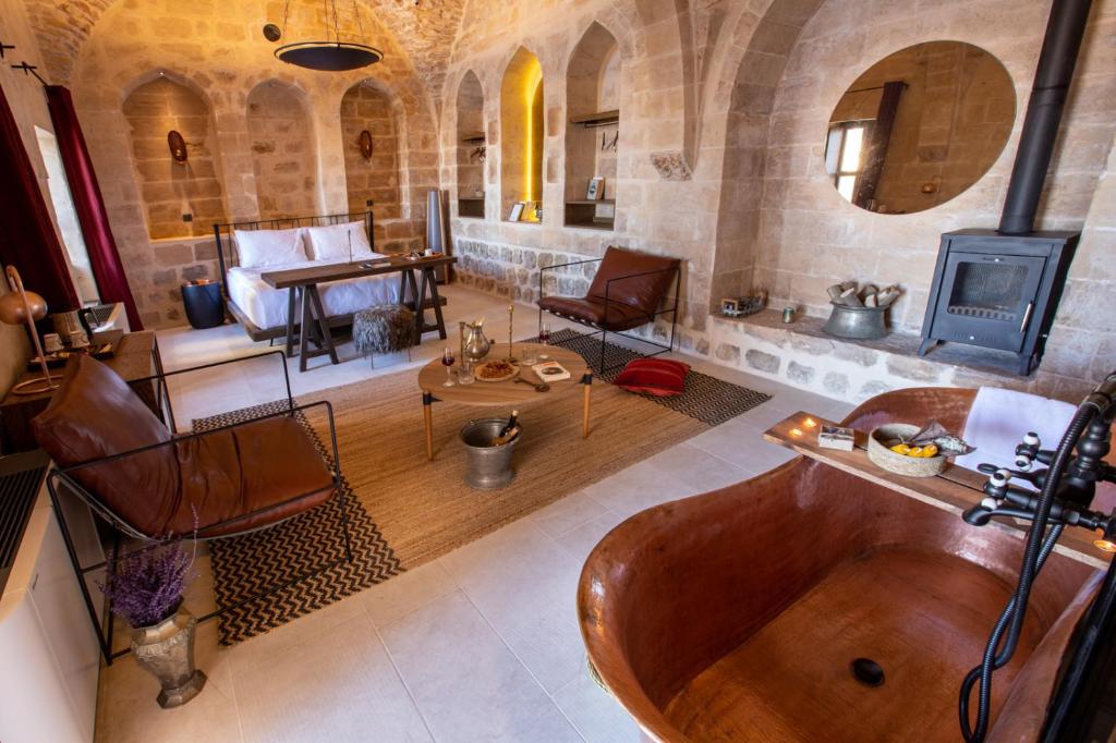 Mirsoum Hotel - Suite With City View