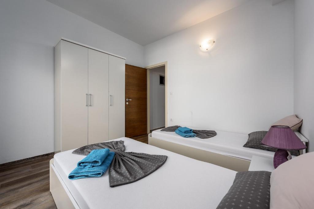 Postel nebo postele na pokoji v ubytování Apartment Monika with private pool in Porec