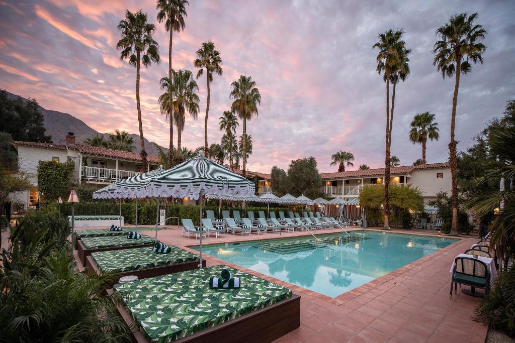 Bazén v ubytování The Colony Palms Hotel and Bungalows - Adults Only nebo v jeho okolí