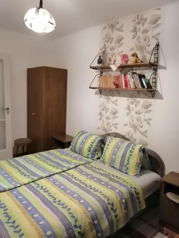 Postel nebo postele na pokoji v ubytování Siófok Aranypart 2