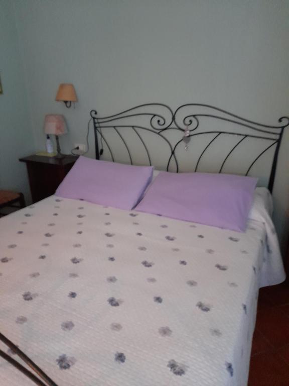 Łóżko lub łóżka w pokoju w obiekcie Gli Ulivi Bed & breakfast