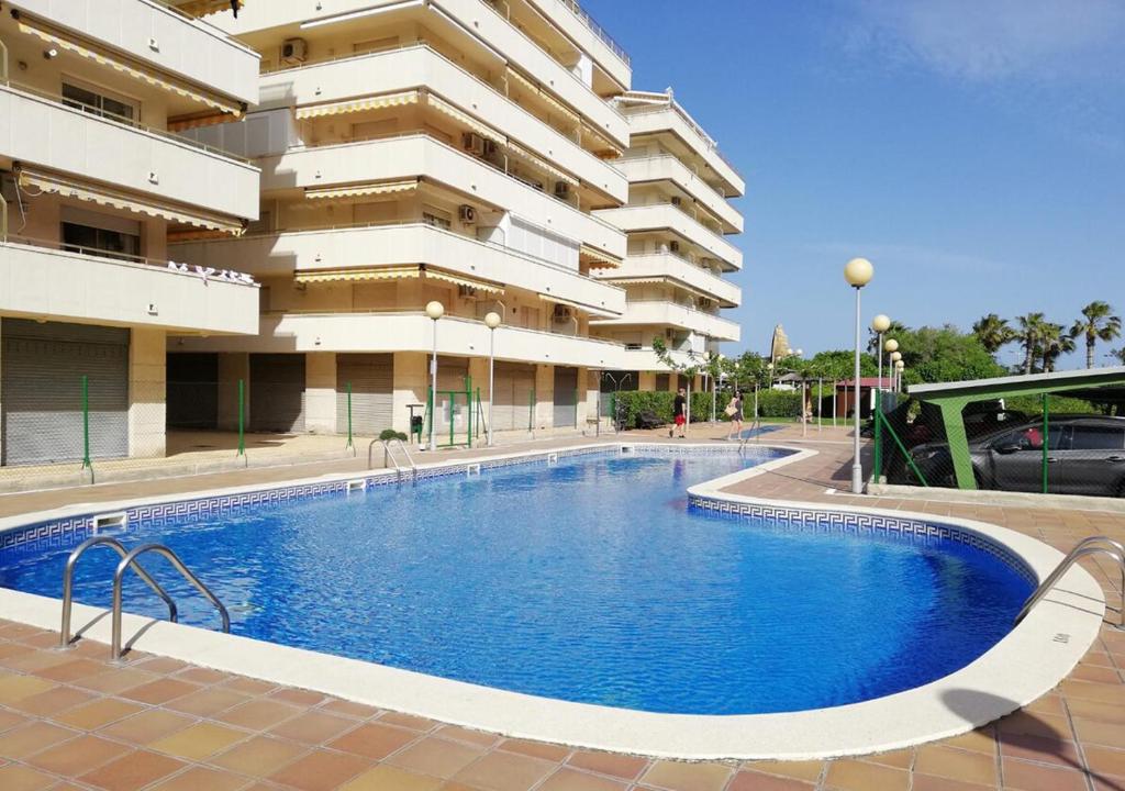 a large swimming pool in front of a building at PARADIS PARK, APARTAMENTO PISCINA Y PLAYA in La Pineda