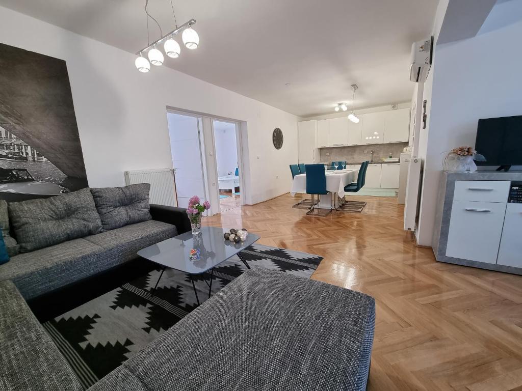 a living room with a couch and a table at Apartman Nataly in Varaždin