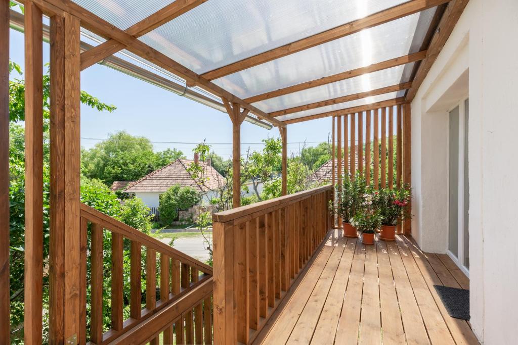 Balkón nebo terasa v ubytování Kalia Apartmanok