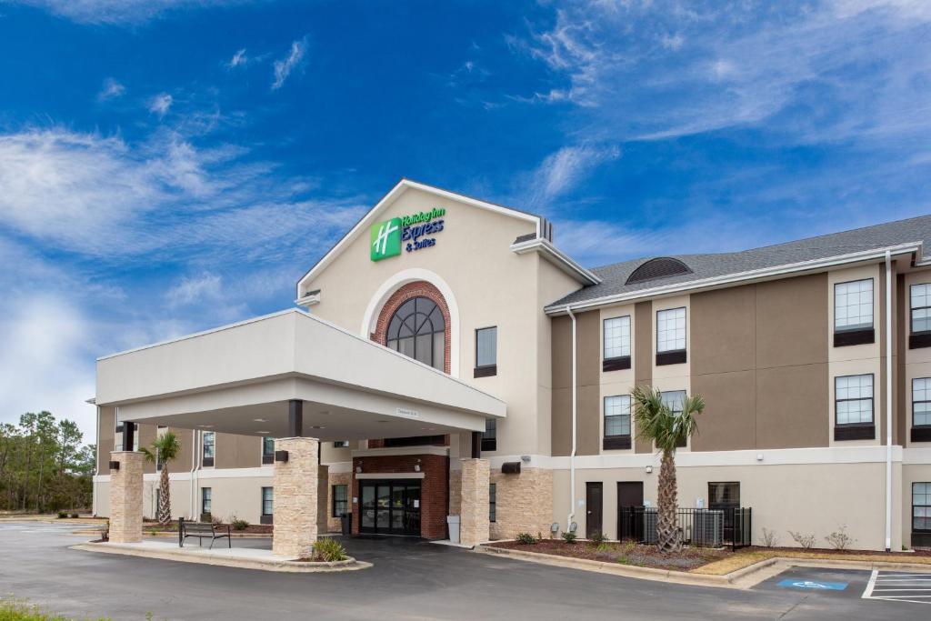 uma representação de um exterior de hotel em Holiday Inn Express & Suites - Morehead City, an IHG Hotel em Morehead City