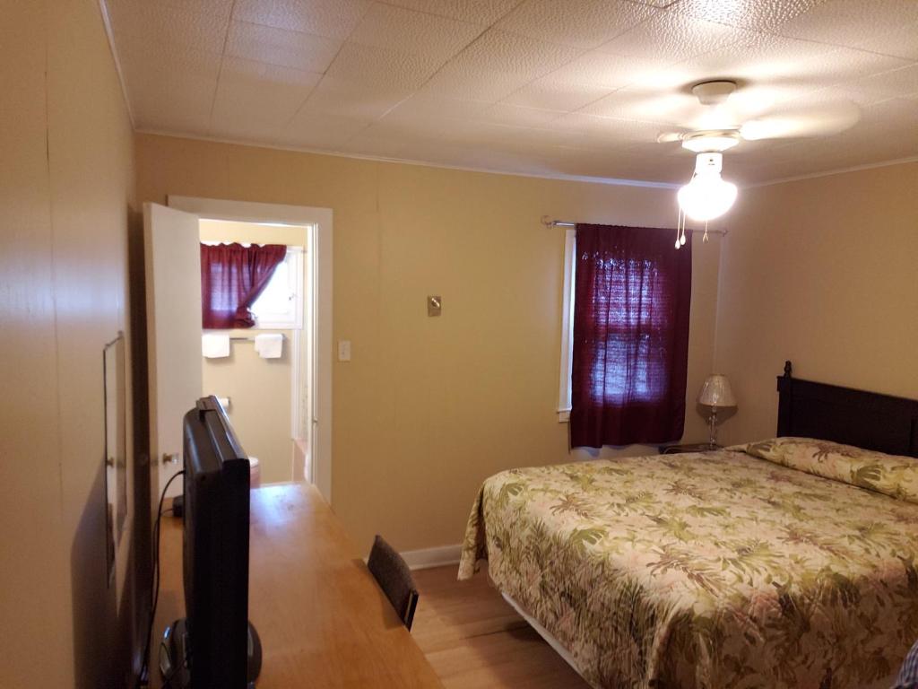 Postel nebo postele na pokoji v ubytování Regent Motel