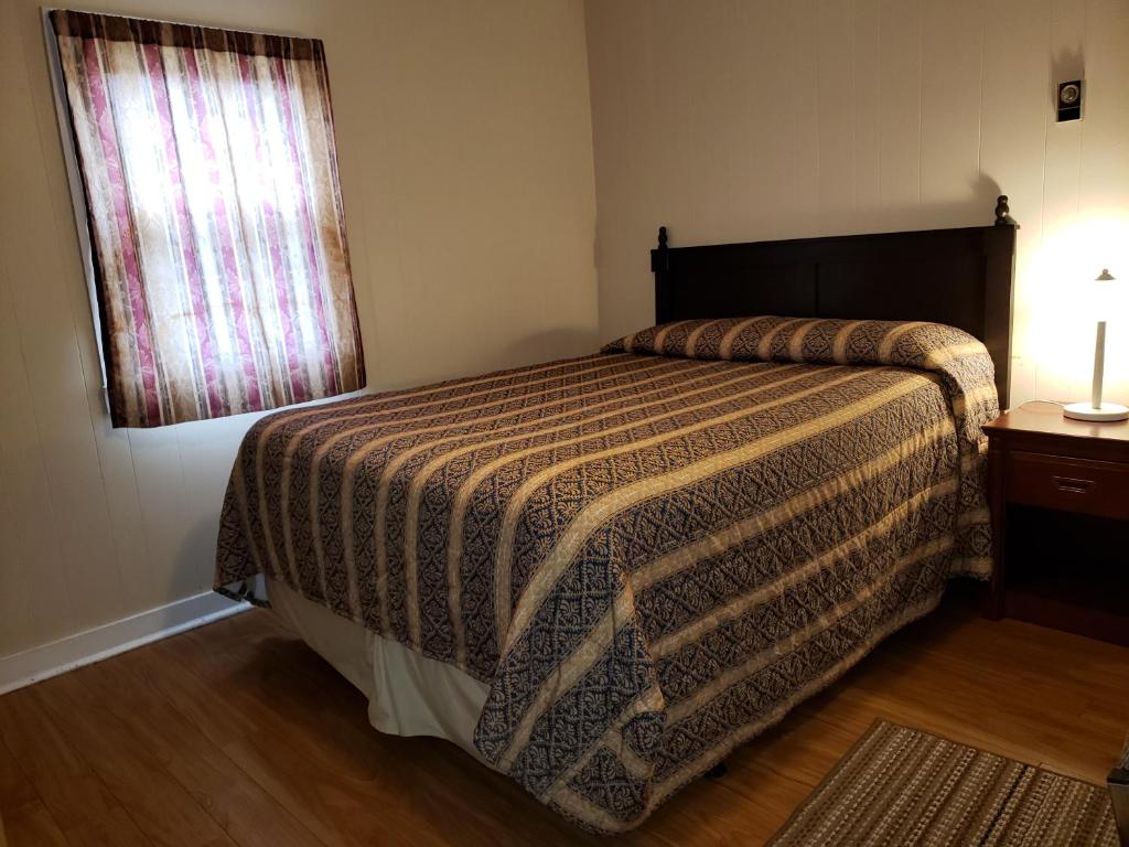 Postel nebo postele na pokoji v ubytování Regent Motel