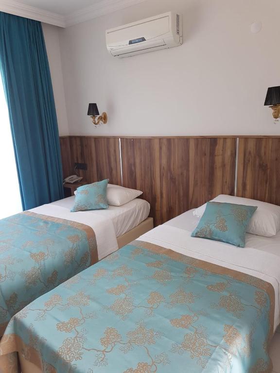 Postel nebo postele na pokoji v ubytování Elijah Hotel