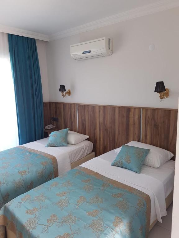 Postel nebo postele na pokoji v ubytování Elijah Hotel