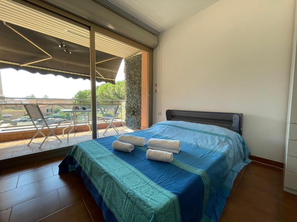 a bedroom with a bed with two towels on it at Suite Semeria 133 - Box Auto e terrazzo in Sanremo