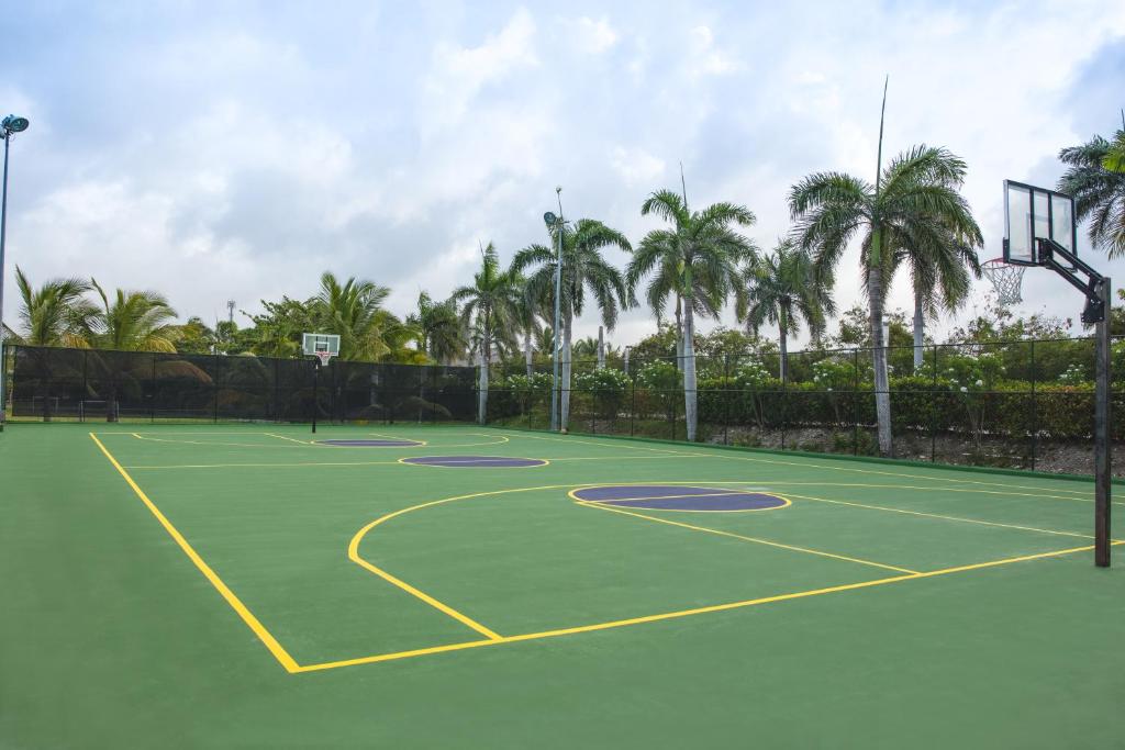 Tenis a/nebo squash v ubytování Majestic Colonial Punta Cana - All Inclusive nebo okolí