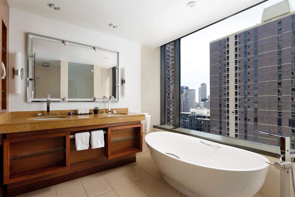 Four Seasons Hotel Denver - 