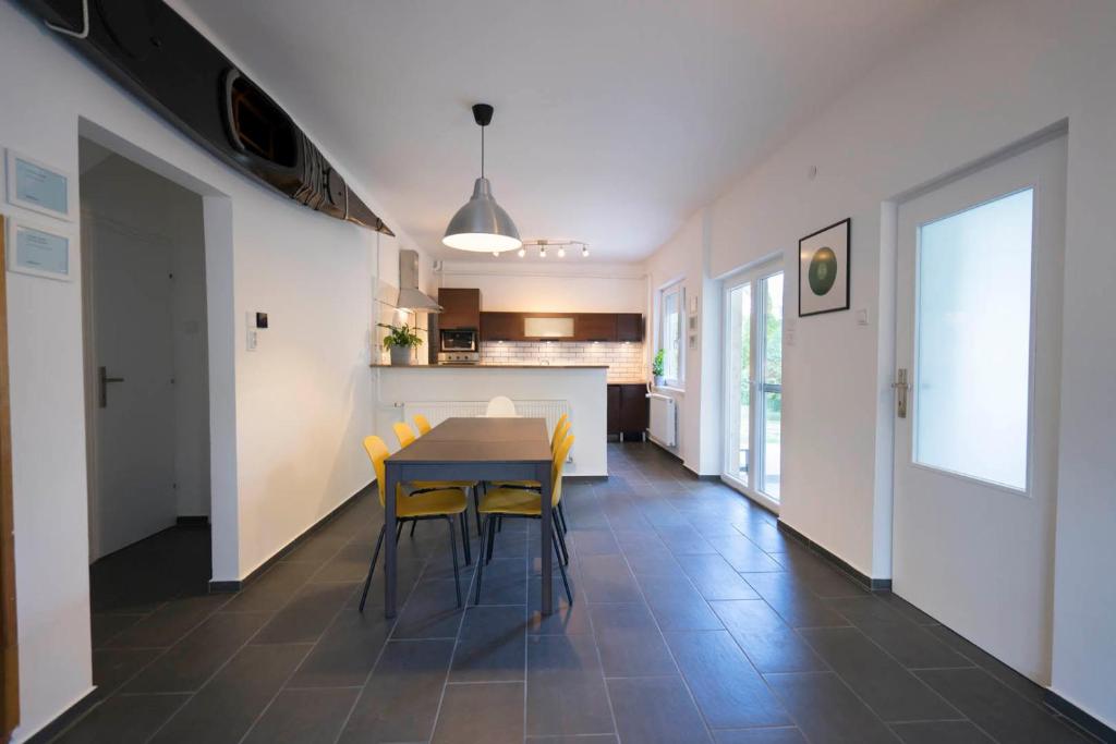 a kitchen and dining room with a table and chairs at Chili House Tiszafüred in Tiszafüred