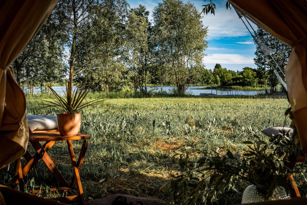Příroda nedaleko luxury tent