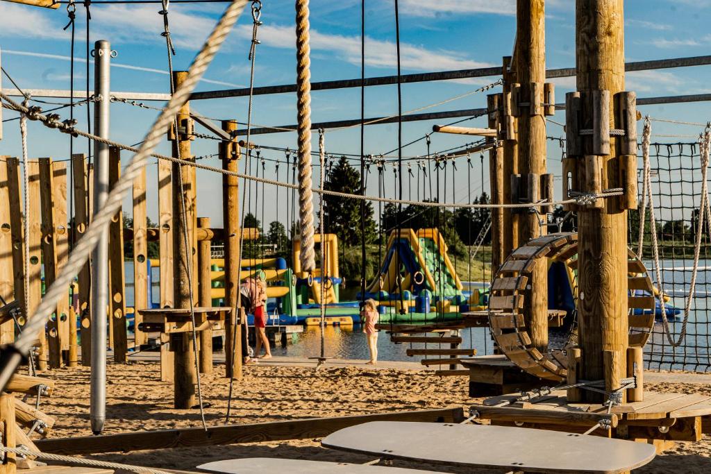 Herní místnost nebo prostor pro děti v ubytování WPark Glamping