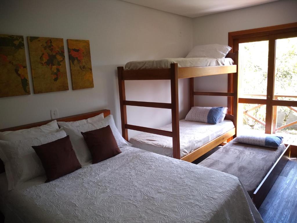 a bedroom with two bunk beds and a window at Residencial Franzen in Canela