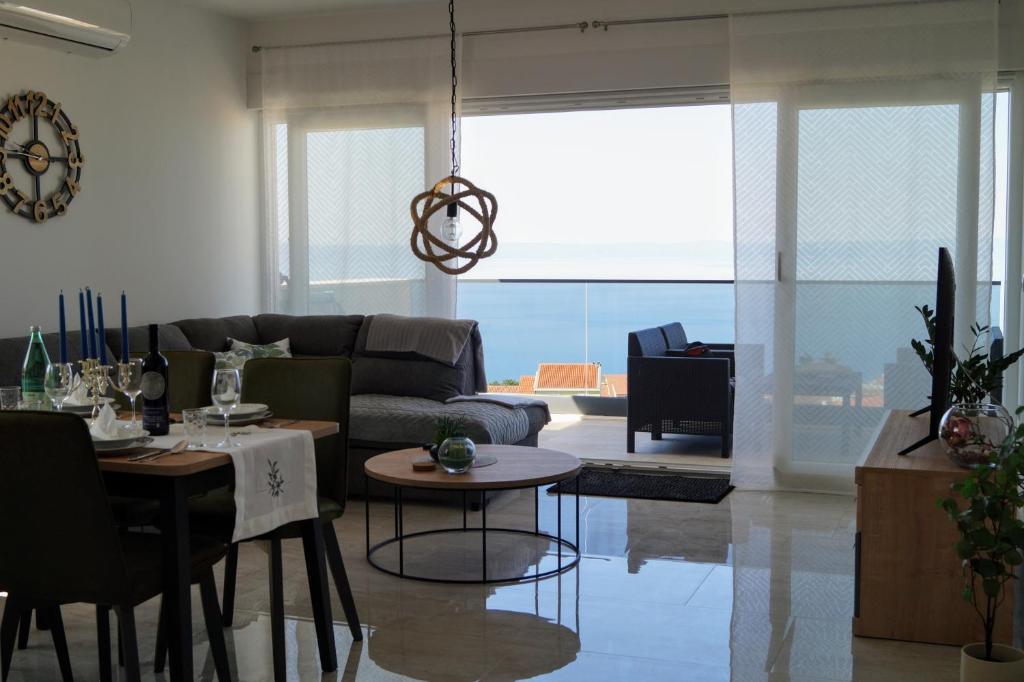 Posedenie v ubytovaní Apartment Ivona with beautiful seaview
