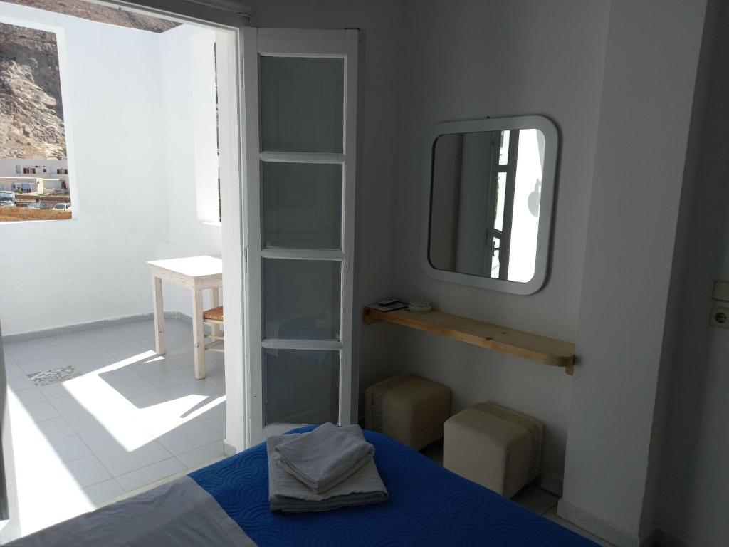 ALMA THERA Boutique Rooms - Perissa Santorini - 10