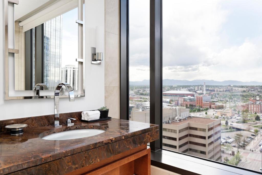 Four Seasons Hotel Denver - 