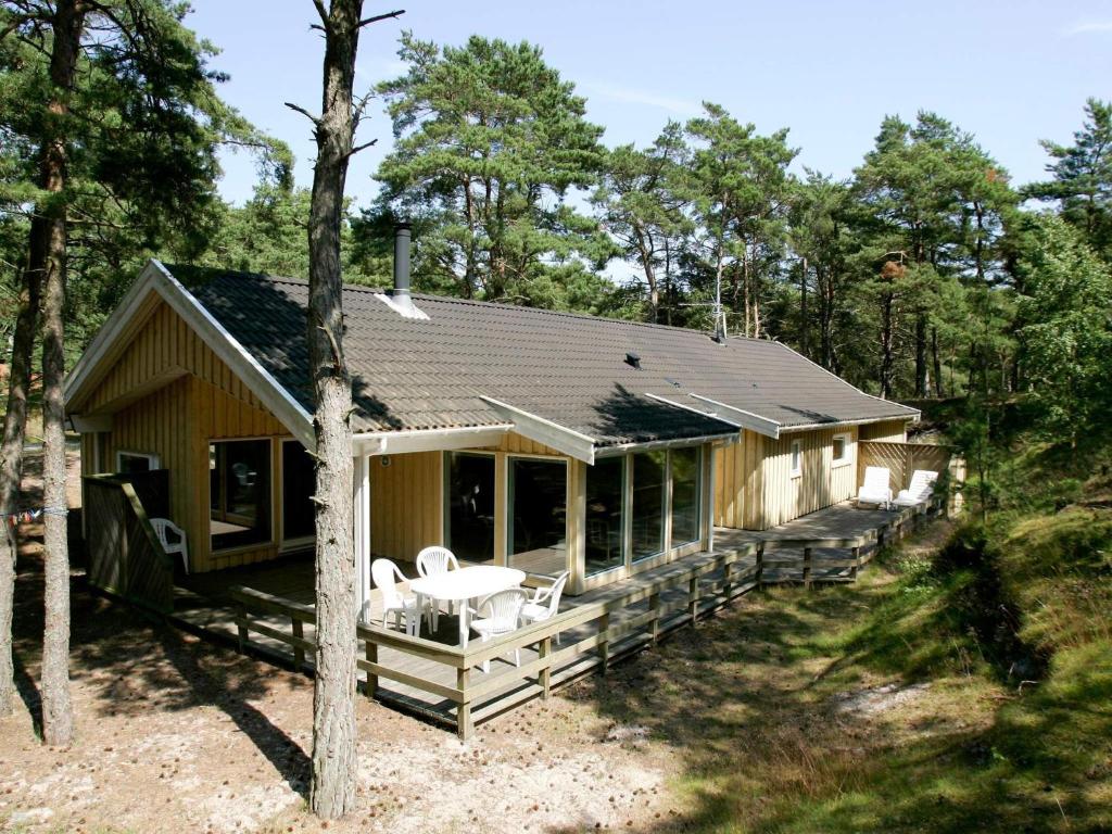 Vester Sømarkenにある8 person holiday home in Nexの栗林の家