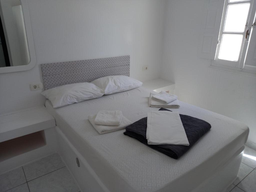 ALMA THERA Boutique Rooms - Perissa Santorini - 12