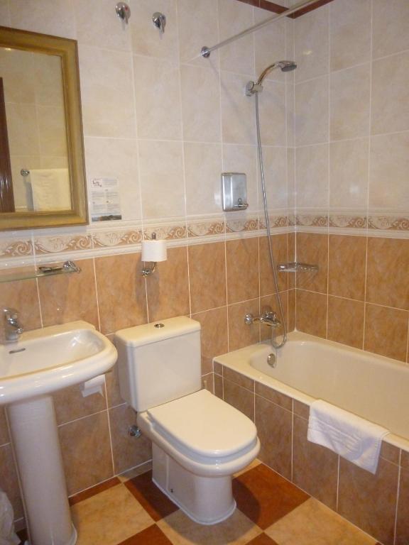 A bathroom at Hotel Leku Eder