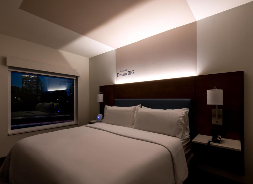 EVEN Hotel Atlanta - Cobb Galleria by IHG - Premium King Room