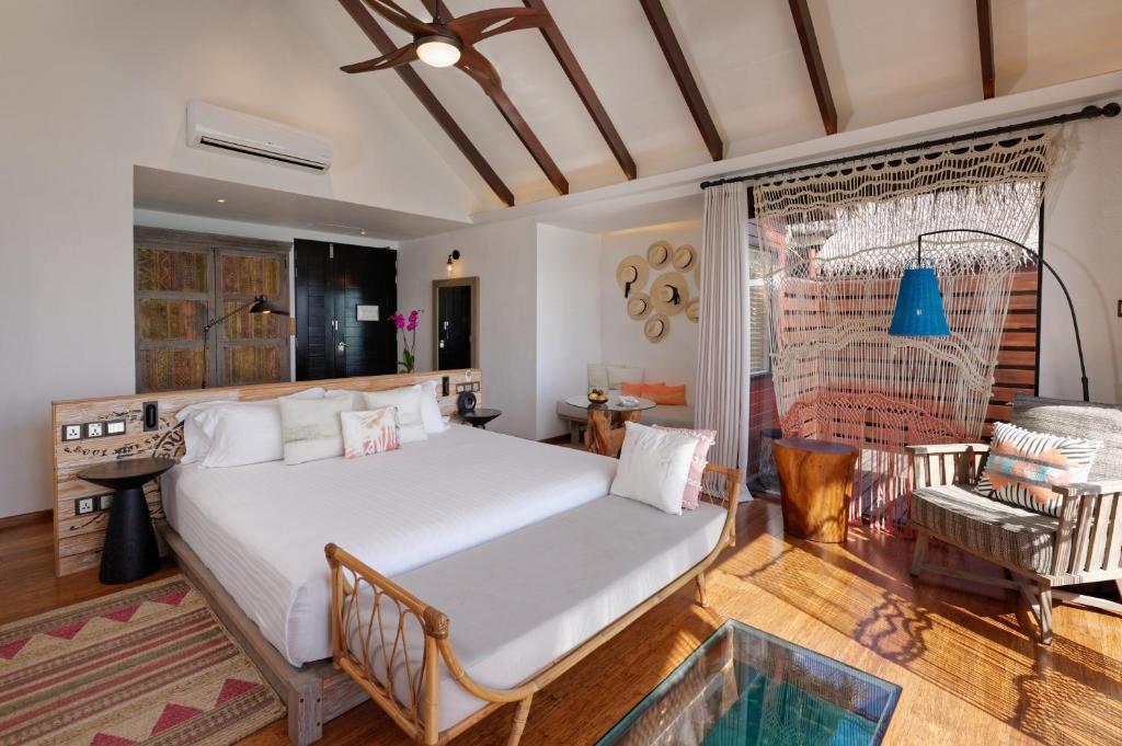 Grand Park Kodhipparu Maldives - 18