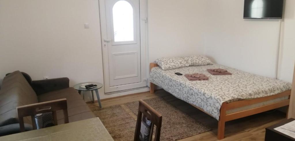 Postel nebo postele na pokoji v ubytování Apartmani Ilić