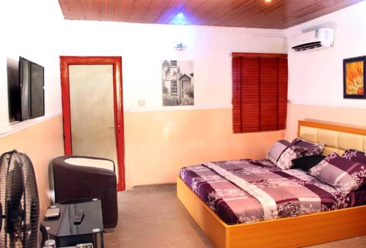Postel nebo postele na pokoji v ubytování THOUCHI’S HOME