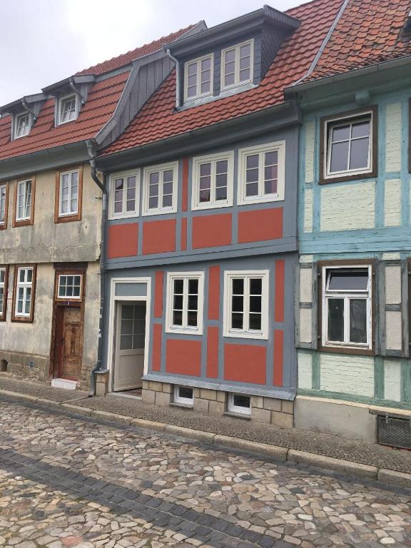 a row of colorful houses on a street at Ferienhaus Schloßblick in Quedlinburg