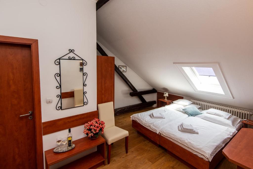 Postel nebo postele na pokoji v ubytování Fényes Vinorium