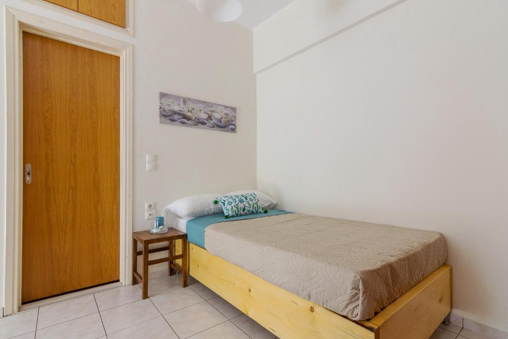 A bed or beds in a room at Homey Studio for 3 ppl in Heraklion City