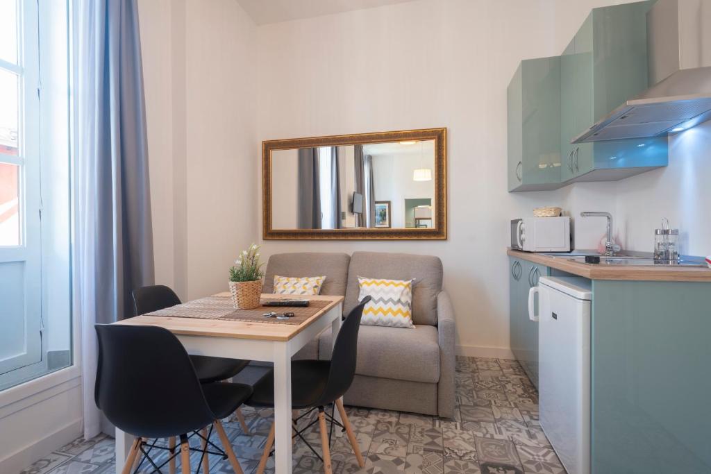 Kuchyň nebo kuchyňský kout v ubytování Rosarioseis LOFT CORRAL DEL CARBÓN