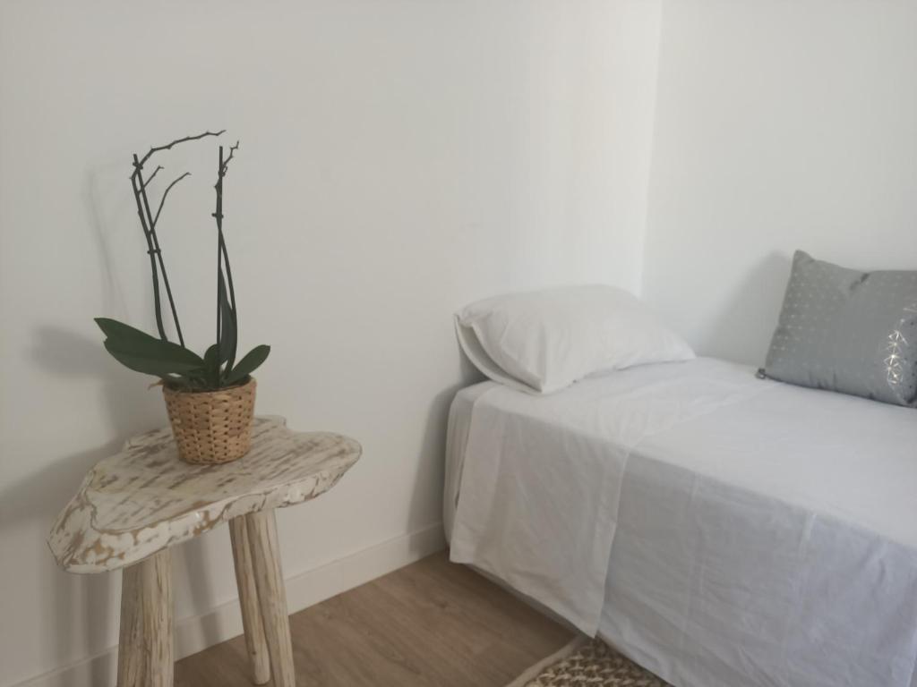 A bed or beds in a room at The Light appartment Tarragona
