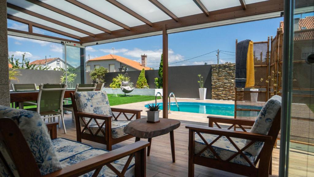 Bazén v ubytování Villa con piscina a pie de playa nebo v jeho okolí