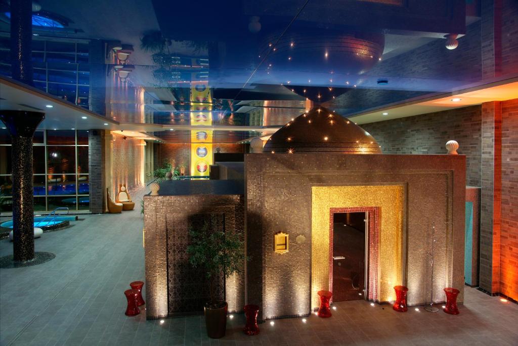 Bazén v ubytování Harmony Park Hotel & SPA nebo v jeho okolí