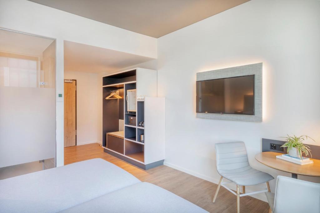 TV a/nebo společenská místnost v ubytování INNSiDE by Meliá Luxembourg