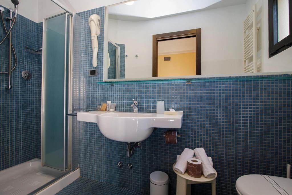 Koupelna v ubytování Hotel Derby