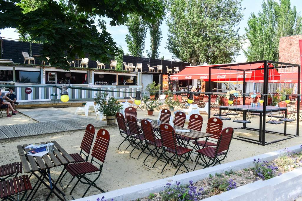 Restauracja lub miejsce do jedzenia w obiekcie Élmény Balaton Hotel