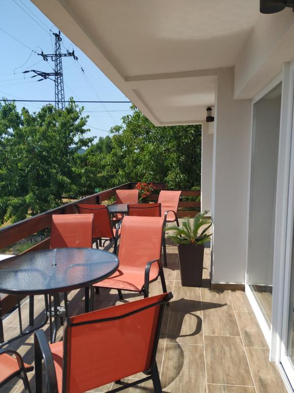A balcony or terrace at Mogyorósi Apartman