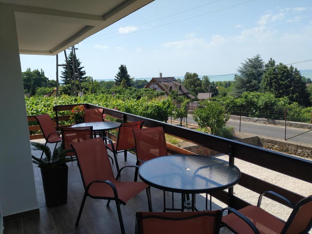 A balcony or terrace at Mogyorósi Apartman