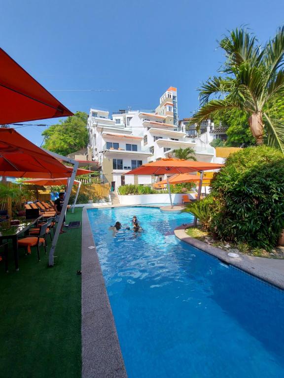 Bazén v ubytování Lalaguna Villas Luxury Dive Resort and Spa nebo v jeho okolí