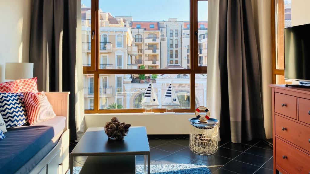 A seating area at APARTELLO Modern Apartment - Balkan Breeze 7