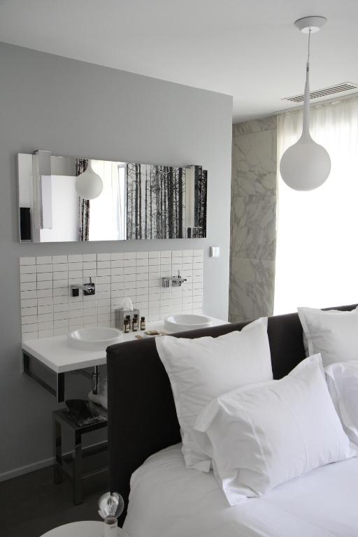 Postel nebo postele na pokoji v ubytování Hôtel Quatorze