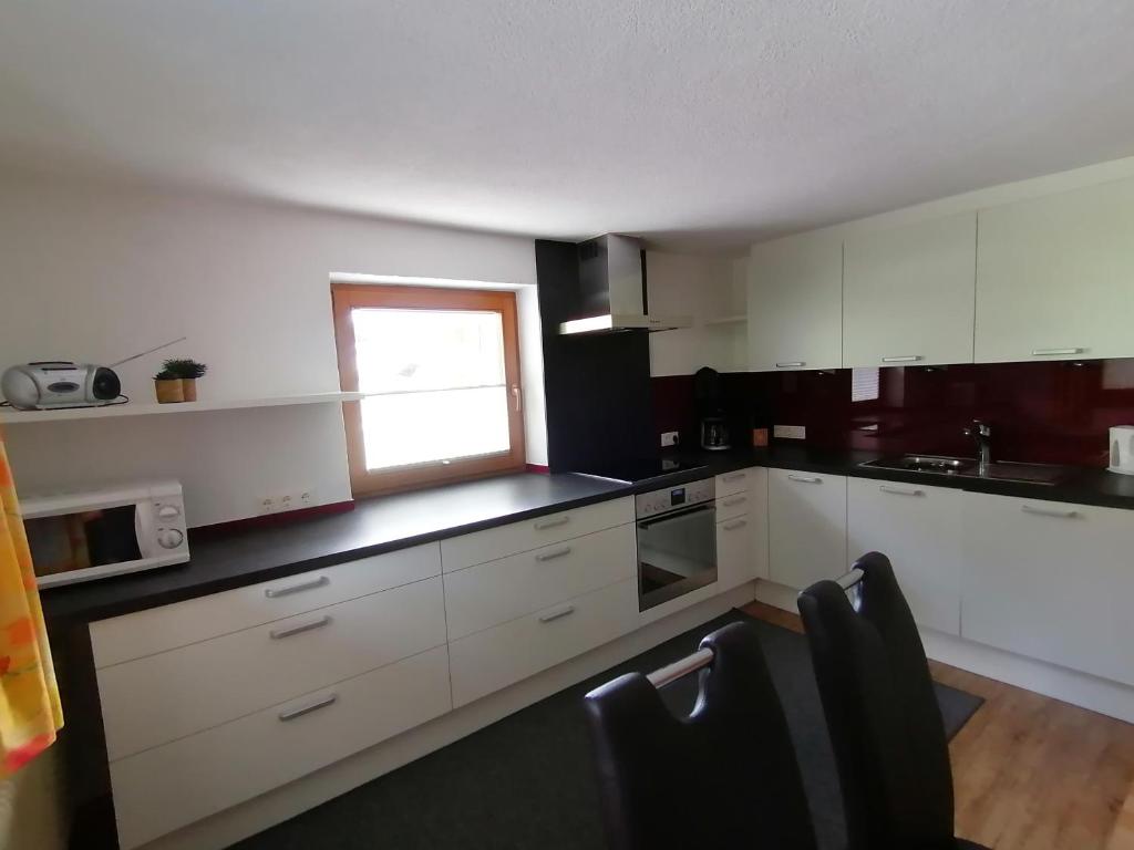 Kuchyňa alebo kuchynka v ubytovaní Ferienhaus ANDREA