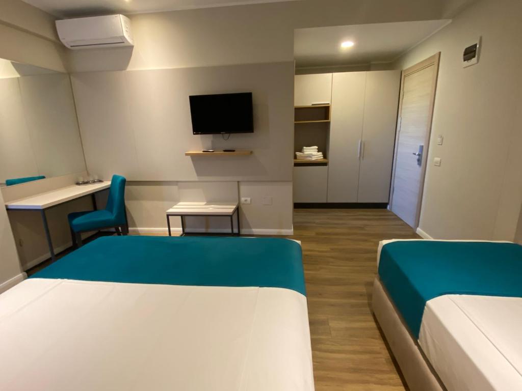 TV a/nebo společenská místnost v ubytování Hotel Rhodos