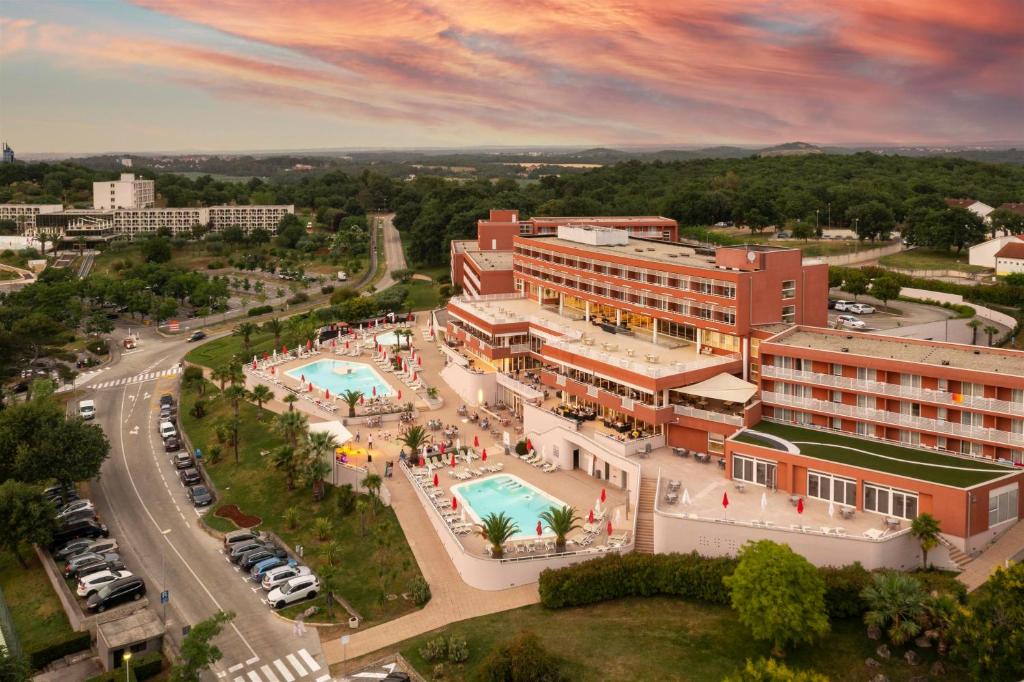 an aerial view of a resort with a pool at Hotel Albatros Plava Laguna in Poreč